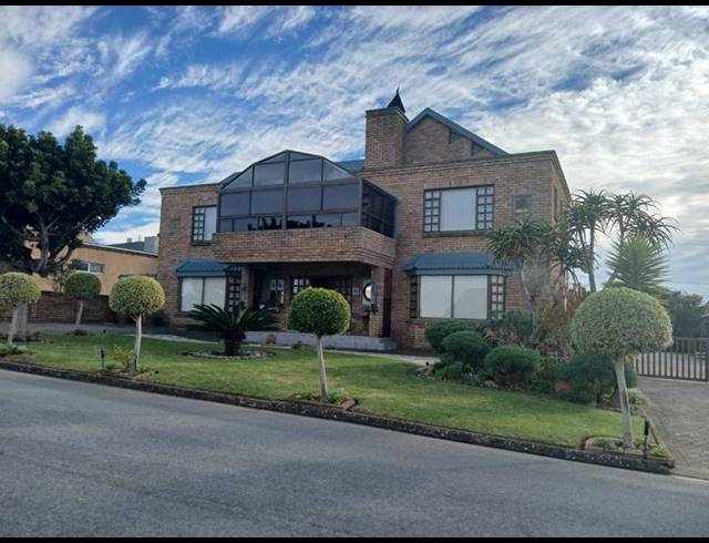 5 BEDROOM HOUSE FOR SALE IN STILBAAI-WES